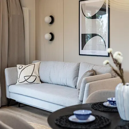 Shellter By 2homerent *