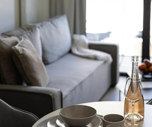 Shellter By 2homerent *